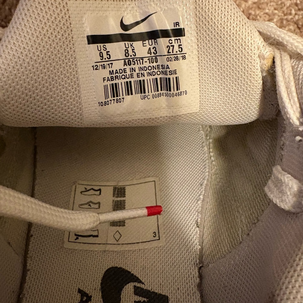 Nike Air Max Plus International Flag Sneakers - Picture 4 of 4